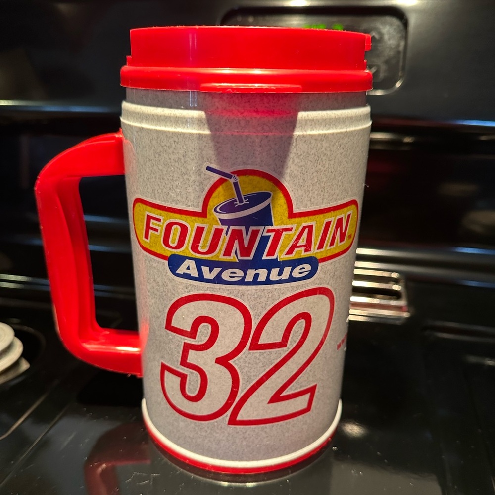 Whirley Industries Inc. Fountain Avenue 32 Red and Gray  32 oz travel mug. GUC
